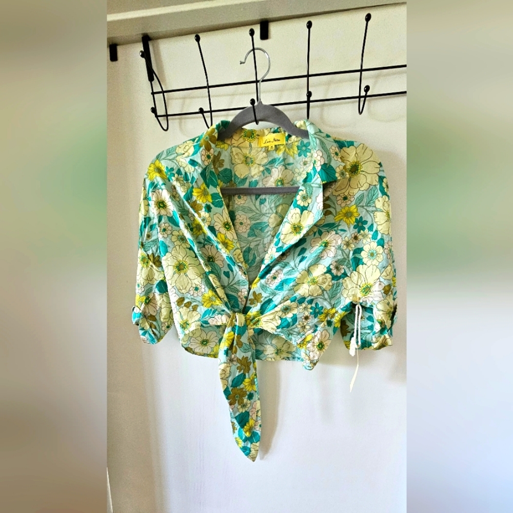 Cropped collard top